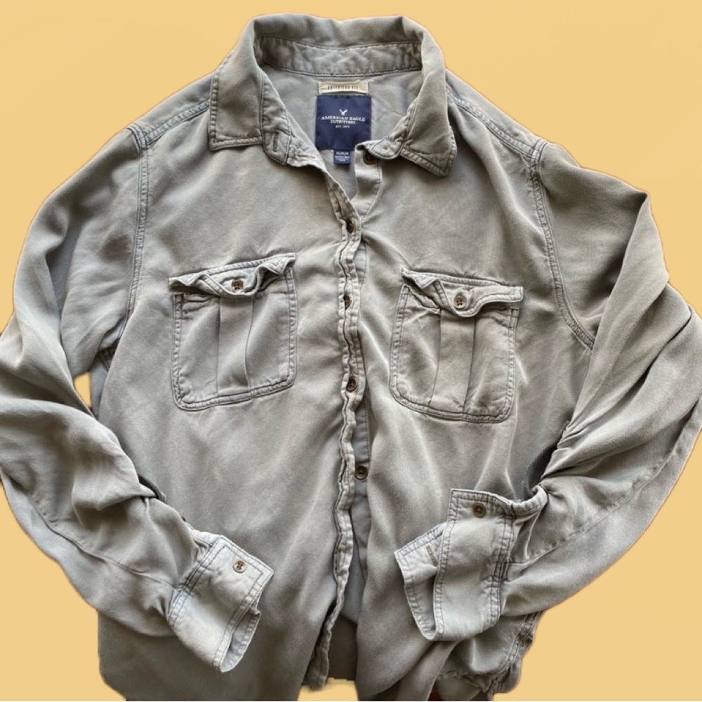 ✨ *BOGO* American Eagle women’s button down *BOGO* ✨